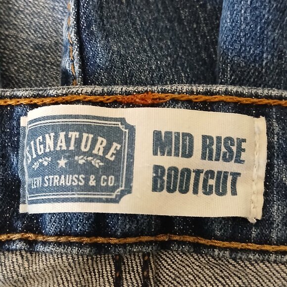 Levis Signature Jeans 12 Short Mid Rise Boot Cut Medium Wash Blue Denim Stretch - Picture 8 of 10